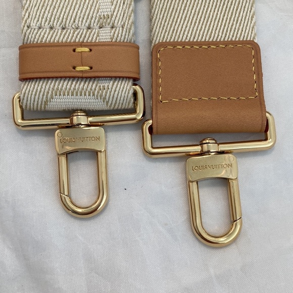 LOUIS Vuitton Utility Bag Jacquard strap and pouch - Picture 10 of 14